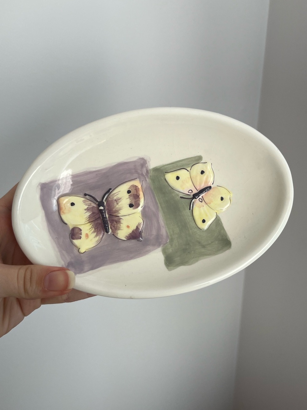 Hand-Painted Butterfly Ceramic Soap Dish in Cream
